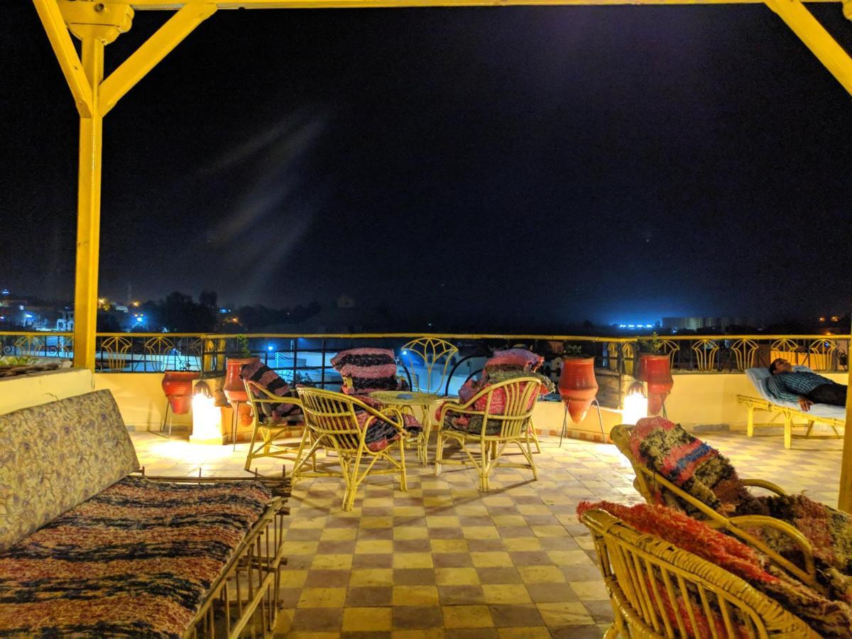 Elphardous Hotel Luxor Esterno foto