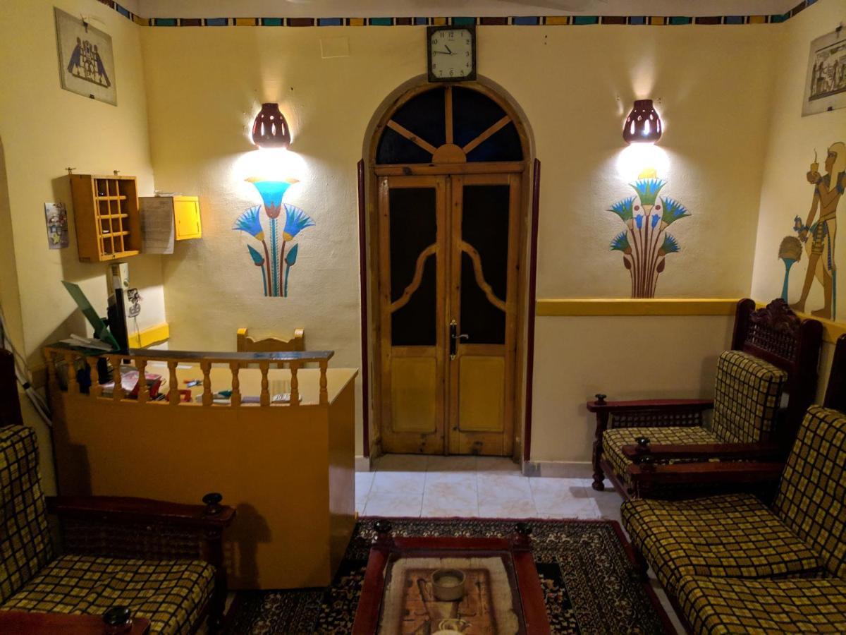 Elphardous Hotel Luxor Esterno foto