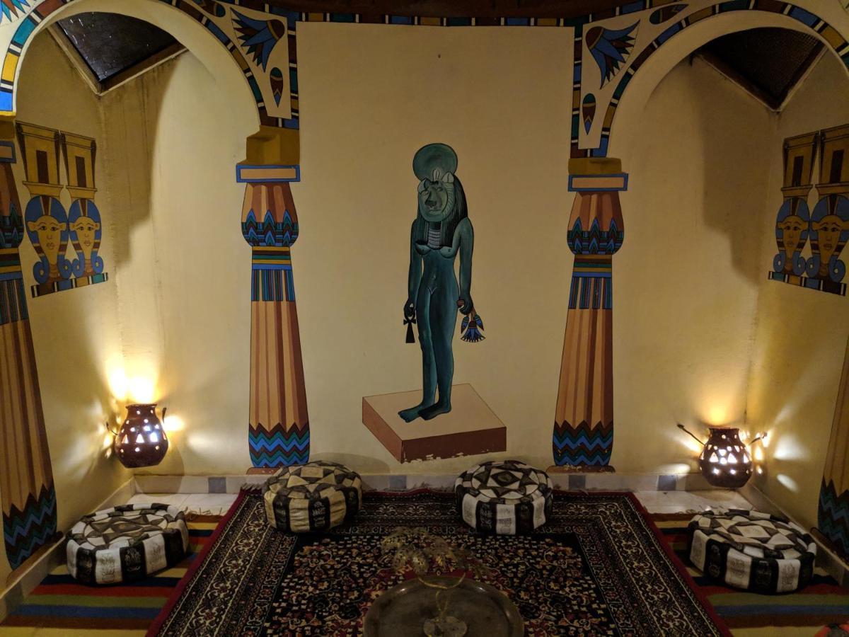 Elphardous Hotel Luxor Esterno foto