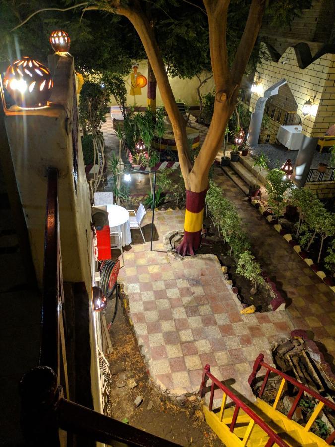 Elphardous Hotel Luxor Esterno foto