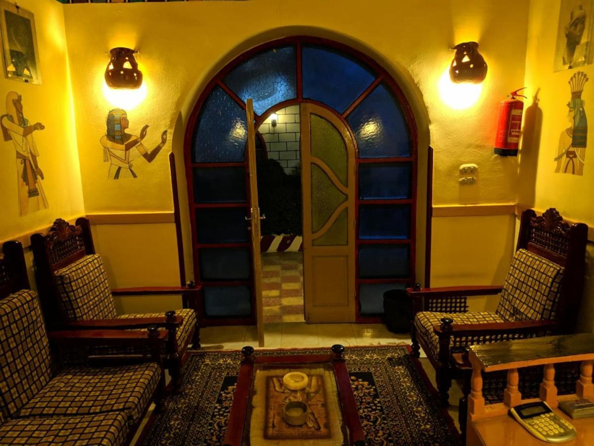 Elphardous Hotel Luxor Esterno foto