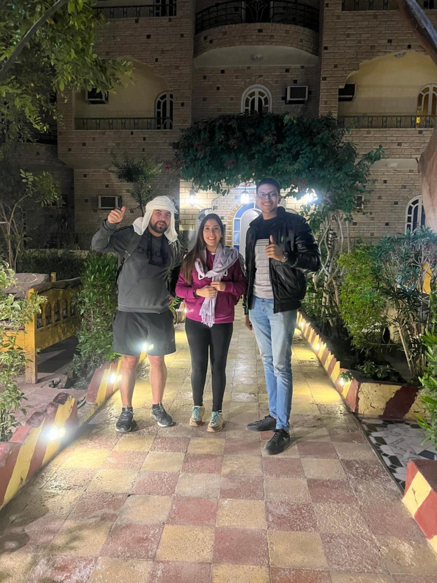 Elphardous Hotel Luxor Esterno foto