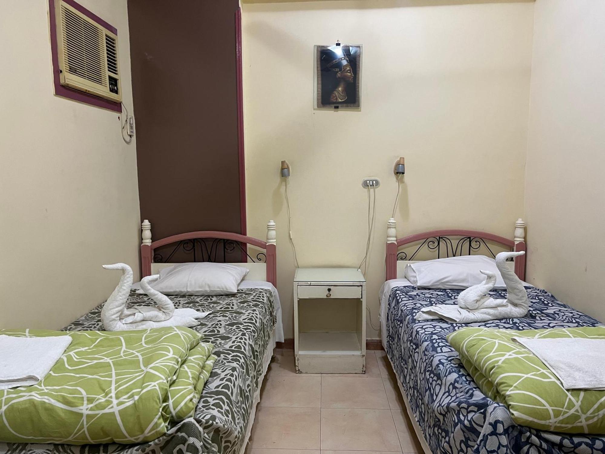 Elphardous Hotel Luxor Esterno foto